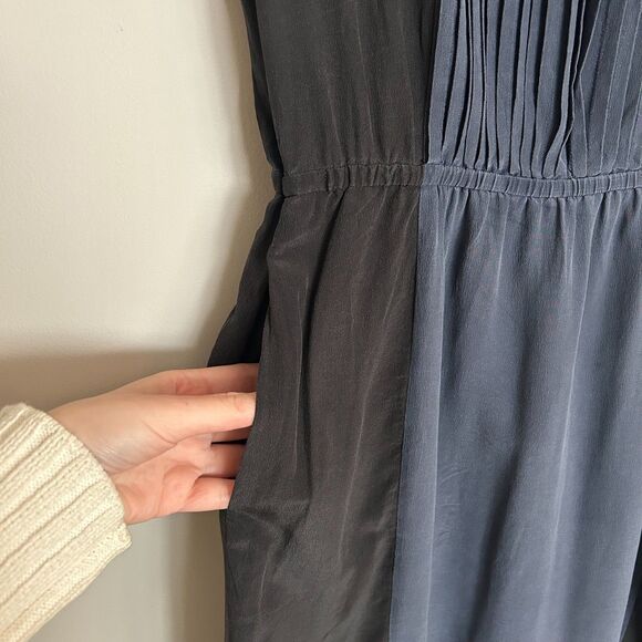 Broadway and Broome 100% Silk Black Navy Blue Pleated Dress Size 4 - Picture 4 of 6